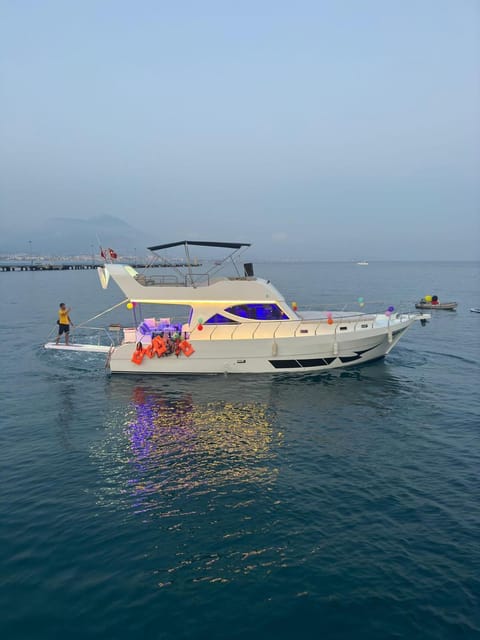 Alanya: 4 Hours Private Luxury Yacht tour. - Food, Drinks, and Entertainment on the Yacht