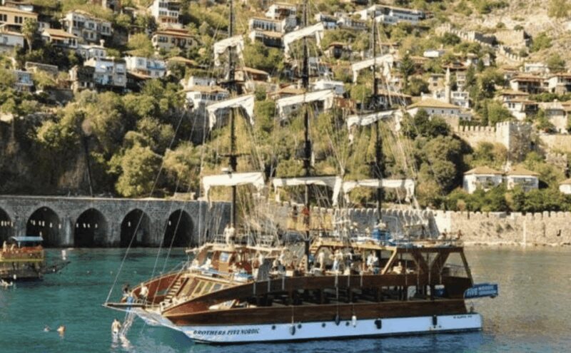 Alanya: Catamaran Boat Tour with Snorkeling with Lunch - Onboard Entertainment and Activities