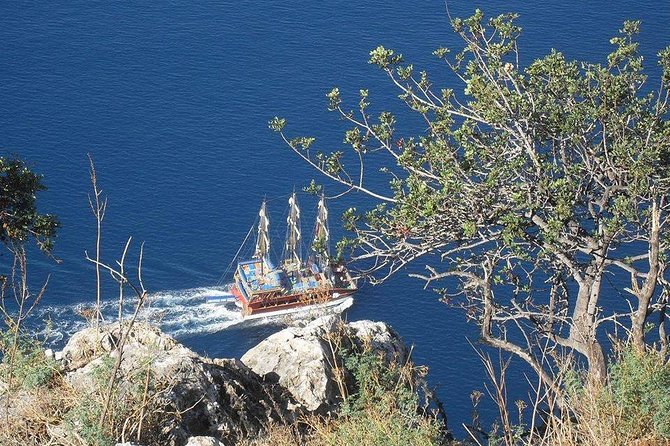 Alanya Catamaran Boat Trip incl. Lunch and drinks - Set out on a Scenic Boat Journey from Alanya Harbour