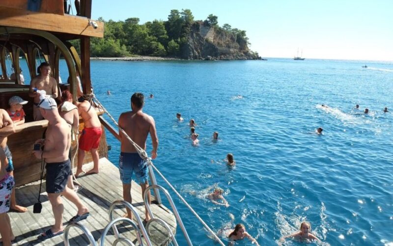 Alanya Catamaran Boat Trip with Swim Stops & Sunbathing - Onboard Entertainment and Food Offerings