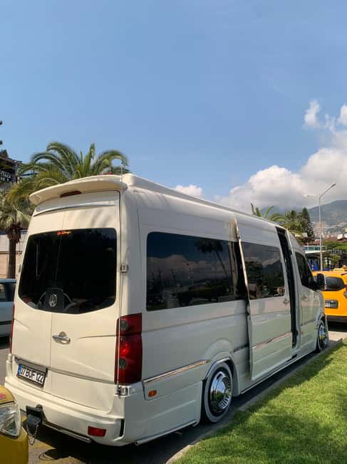 Alanya City Tour: Day/Night, Cable Car & Cleopatra Beach - Enjoying a Delicious Lunch in Alanya