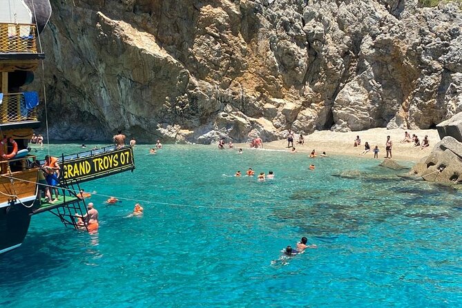 Alanya Grand Pirate Boat Tour with Lunch, Soft Drinks & Transfer - Lunch at Kleopatra Beach with Unlimited Soft Drinks