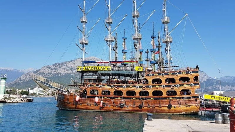 Alanya: Pirate Boat Party with Foam, Disco, Lunch & Drinks - Setting Sail on a Pirate Ship along the Turkish Riviera