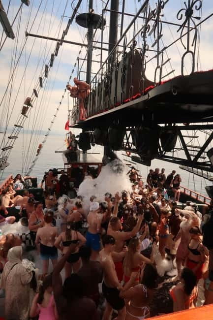 Alanya: Pirate Boat Party with Foam, Disco, Lunch & Drinks - Delicious Traditional Lunch and Refreshing Drinks