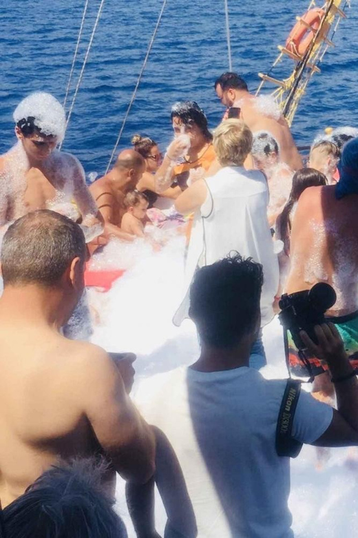 Alanya: Pirate Boat Trip with Optional Pick Up and Lunch - Sailing Along Alanya’s Coastline for 5 Hours of Pirate-Themed Fun