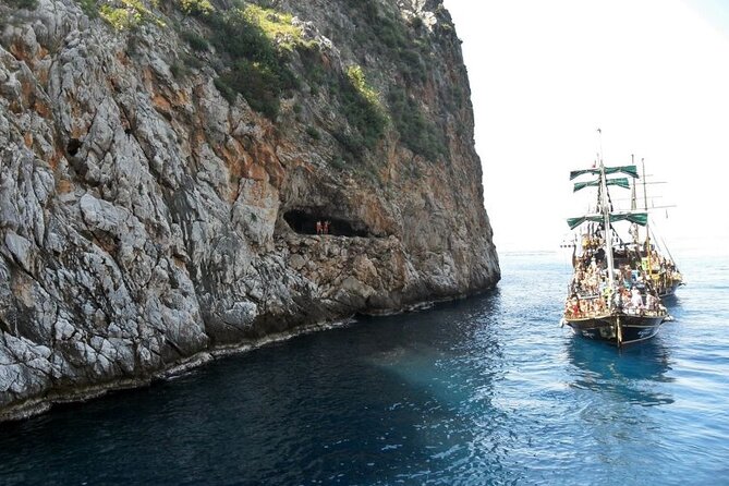 Alanya: Pirates Yacht Tour with Lunch and Soft Drinks - Phosphorous Cave: A Colorful Underwater World
