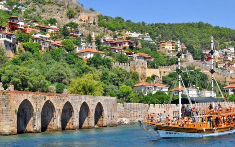 Alanya Relaxing Family Boat Tour Without Foam And Loud Music - Practical Details: Transfers, Duration, and Group Size
