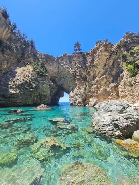 Alanya To Gazipaa Private Yacht Tour with Lunch & Swimming - Discover Alanya’s Coastline on a Private Yacht Tour with Lunch and Swimming