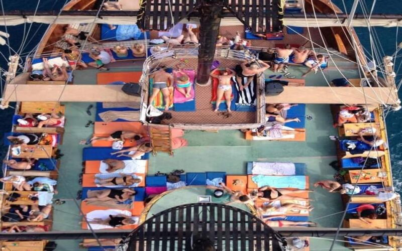 Alanya:Catamaran Tour with Lunch&Soft Drinks Animation Shows - Discover the Excitement of the Alanya Catamaran Tour with Lunch & Animation