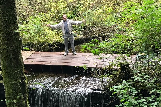 Alaska Bigfoot Adventures - Learning About Flora and Fauna from the Guide