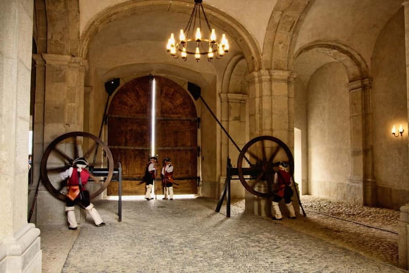 Alba Iulia: Carolina Citadel Guided Tour - Visiting the Roman Catholic Cathedral and Coronation Cathedral