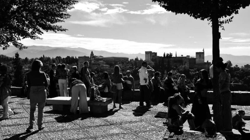 Albaicin and Sacromonte: Guided tour and sunset at Mirador San Nicolas - Sunset at Mirador San Nicolas