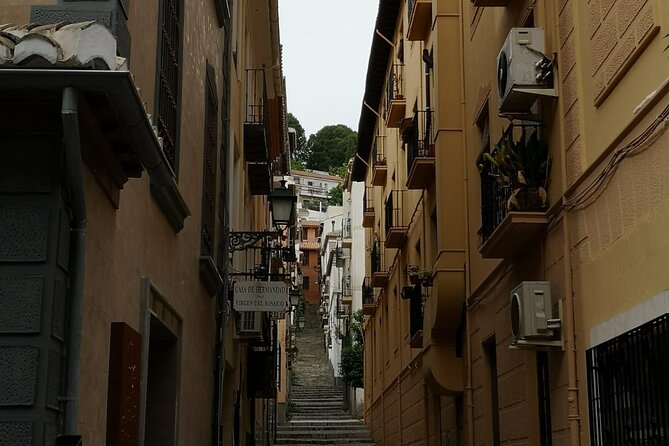 Albaicín and Sacromonte Sunset tour + Flamenco show - Frequently Asked Questions