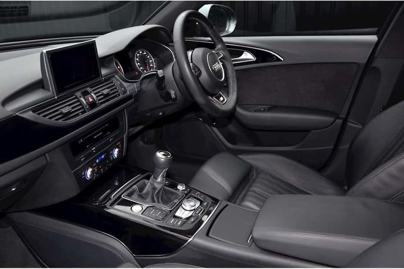 ALBANIAN TRADITIONAL DINING WITH TRANSFER AND HOTEL PICKUP - Authentic Albanian Dining with Luxury Transfers in Tirana District