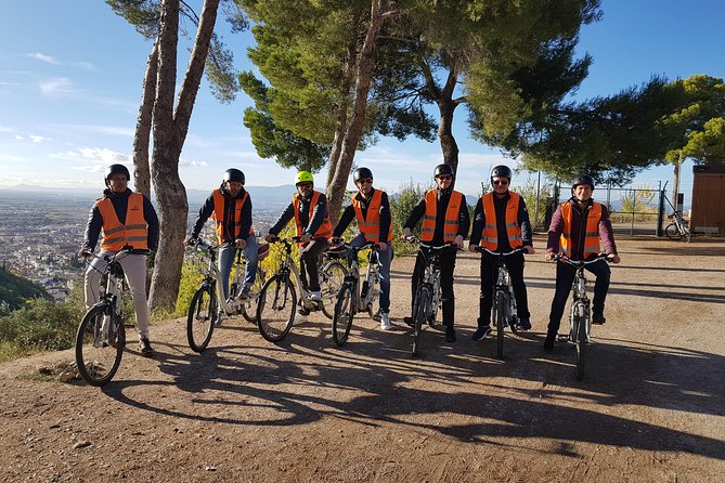Albayzin and Sacromonte Electric Bike Tour in Granada - Discovering Sacromonte and Its Famous Caves