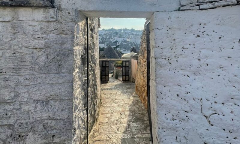 Alberobello: Walking Tour with Food Tasting and Aperitif - Discover Alberobello’s Iconic Trulli Architecture