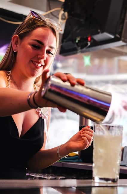 Albufeira: Cocktail Making Class and Karaoke Party with DJ - Unique Elements That Make This Tour Special