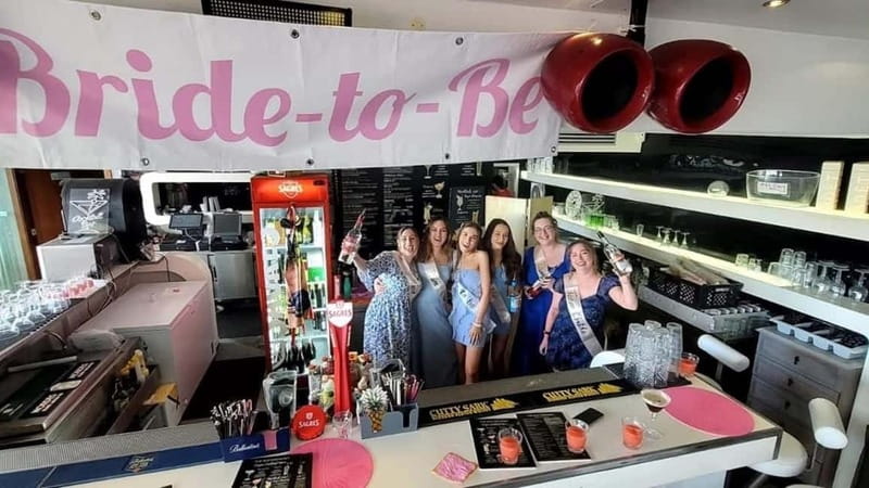 Albufeira: Cocktail Making Class at The Waterfront - Practical Details: Meeting Point and Accessibility