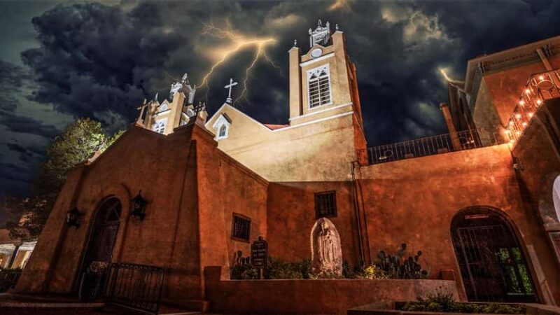 Albuquerque Desert Shadows Rising Ghost Tour - The Guide and Their Approach to Spooky Stories