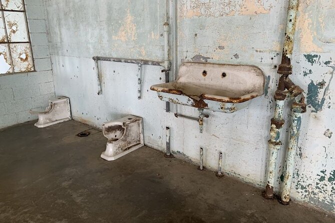 Alcatraz Night Tour with Muir Woods and Sausalito - Charming Sausalito with Waterfront Views