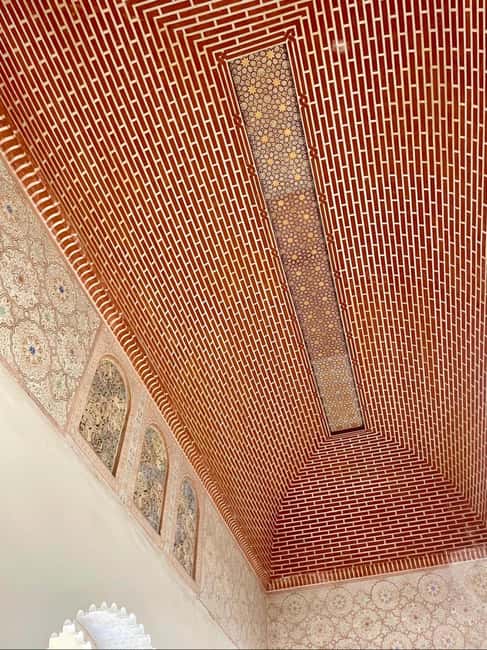 Alcazaba de Málaga: Self-guided tour created by an Official Guide - Meeting Point at the Entrance of the Alcazaba