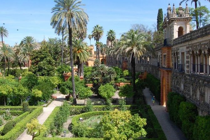 Alcázar and Jewish Quarter Guided Walking Tour in Seville - Starting Point and Tour Logistics in Seville’s Old Town