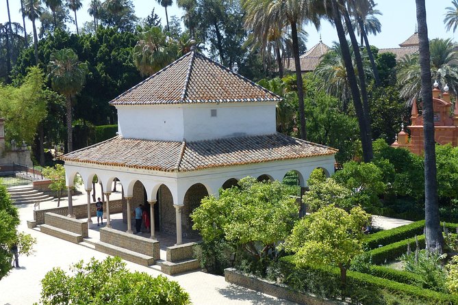 Alcázar and Jewish Quarter Guided Walking Tour in Seville - The Role and Stories of the Jewish Quarter