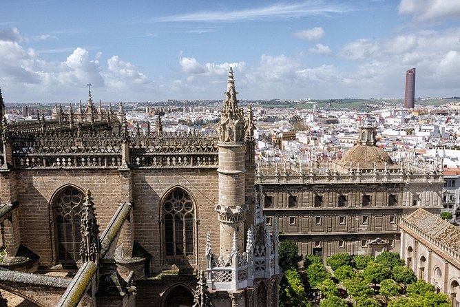 Alcazar, Cathedral and Giralda + Santa Cruz - Walking Through the Historic Barrio Santa Cruz