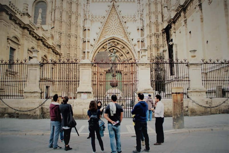 Alcazar & Cathedral of Seville Exclusive Group max. 9 guests - Key Points