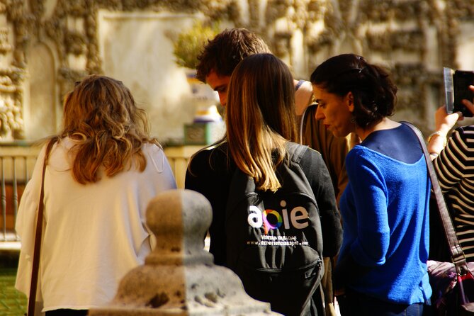 Alcazar & Santa Cruz Neighborhood Exclusive Group, max. 9 guests - Visiting the Gardens of the Alcazar