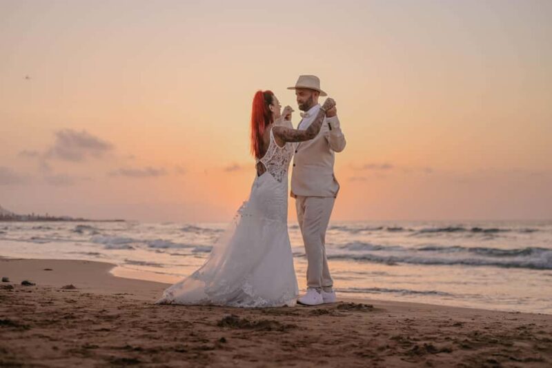 Alcudia: Playa de Alcudia Beach Photoshoot Experience - Capture Mallorca’s Longest Beach with a Professional Photoshoot