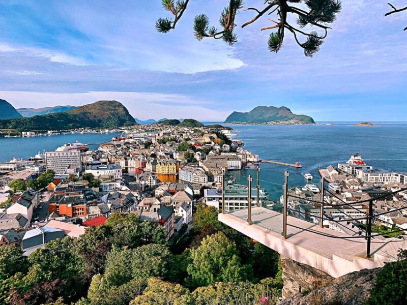 Alesund 2 hrs Private Sightseeing Tour on foot and by car - Logistics and Meeting Arrangements