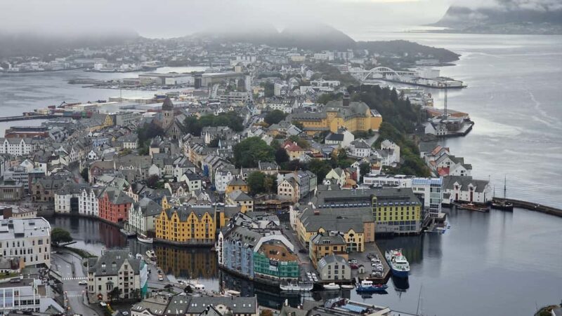 Alesund: Giske Island Iconic Coastal Landmarks Excursion - Exploring Giske Church: Norway’s Only White Marble Church