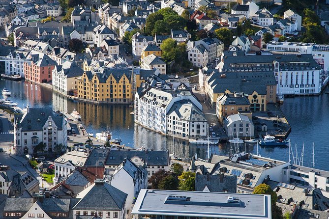 Alesund Shore Excursion: The Ultimate Sightseeing Tour - Art Nouveau Architecture in the City Center