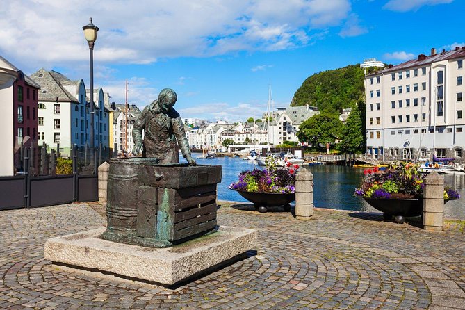 Alesund Shore Excursion: The Ultimate Sightseeing Tour - Navigating the Hills and Walks