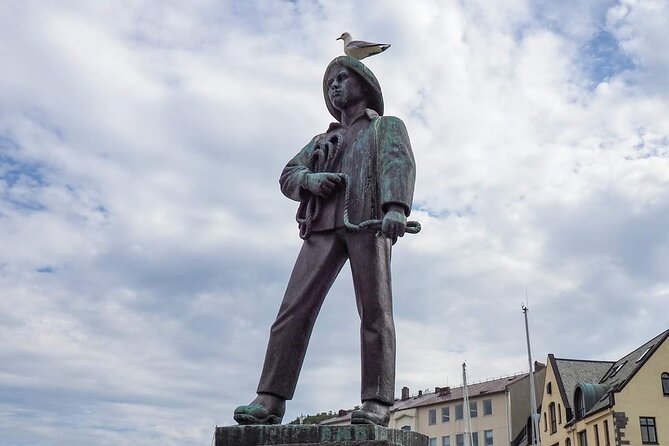 Ålesund Sightseeing and Viking Saga Islands - Visiting Giske Kirke: An Iconic 12th-Century Church