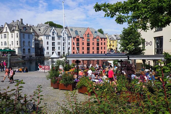 Ålesund Sightseeing and Viking Saga Islands - Scenic Walk and View from Mount Aksla