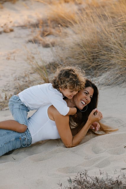 Algarve: 1 hour Couple & Family Photoshoot - Algarve Locations: Scenic Spots for Your Photoshoot