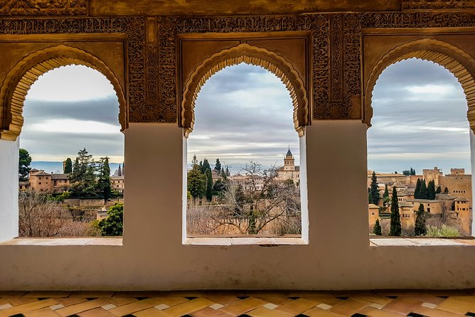 Alhambra, Albaicin and Sacromonte Guided Tour - Exploring the Alhambra’s Most Famous Sections