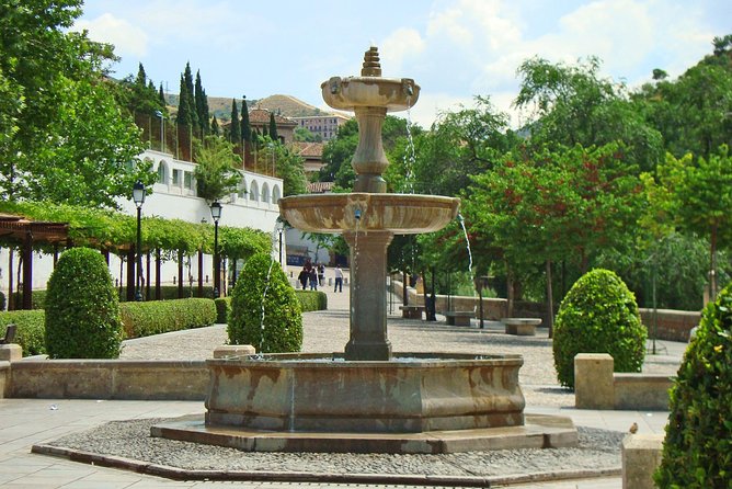 Alhambra and Albaycin Private Tour - Starting in Plaza Nueva: A Historic Granada Landmark