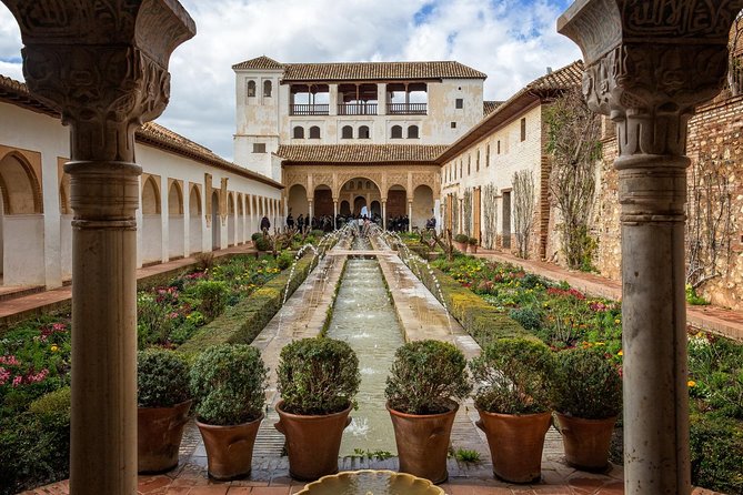 Alhambra and Albaycin Private Tour - Visiting Granada’s Islamic Religious Site and the Local Church
