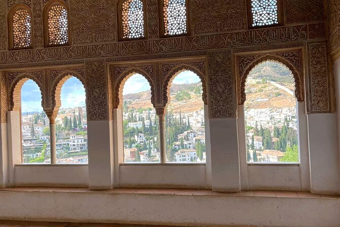 Alhambra and Nasrid Palaces Guided Tour with Tickets - The Experience at Sunset and Special Moments