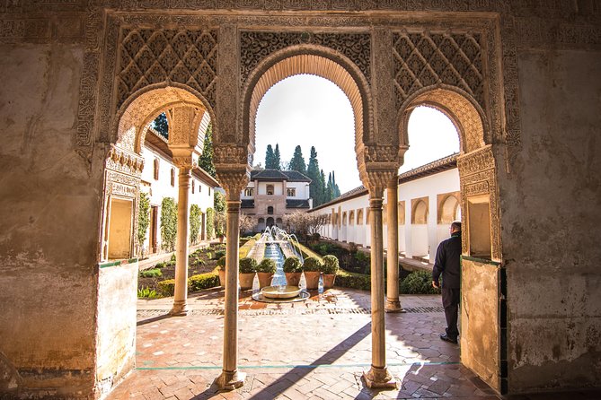 Alhambra and Nasrid Palaces: Private Tour through the Senses - The Alcazaba Fortress: A Military Watchtower