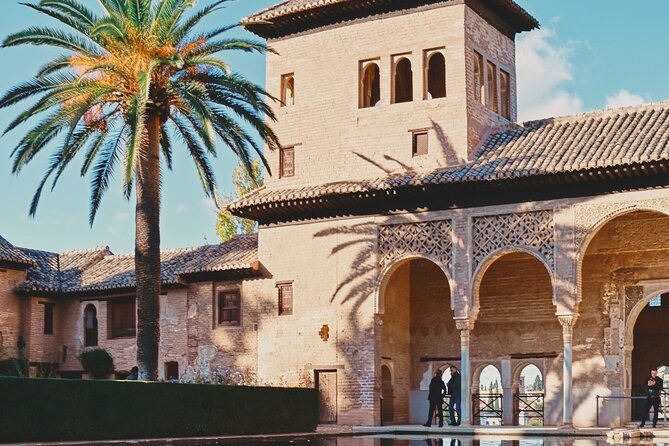 Alhambra and Nasrid Palaces: Skip-the-line Ticket and Local Guide - Why Choose This Tour: Expert Guides and Small Groups