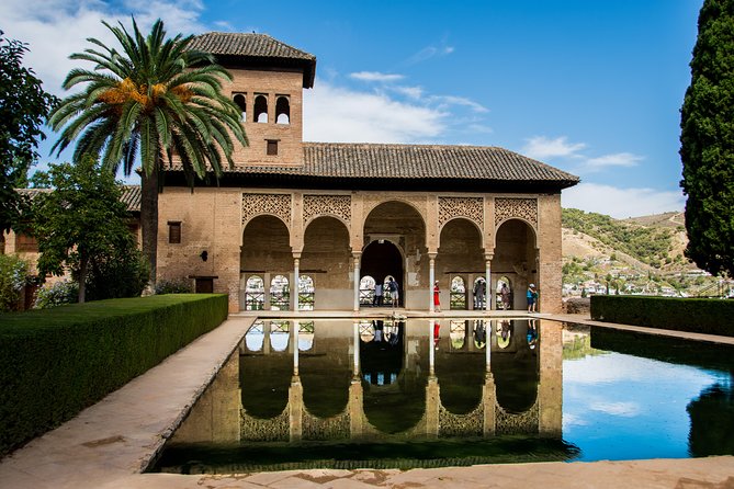 Alhambra and Nasrid Palaces Ticket with Audioguide - The Alcazaba Fortress: Military History and Views