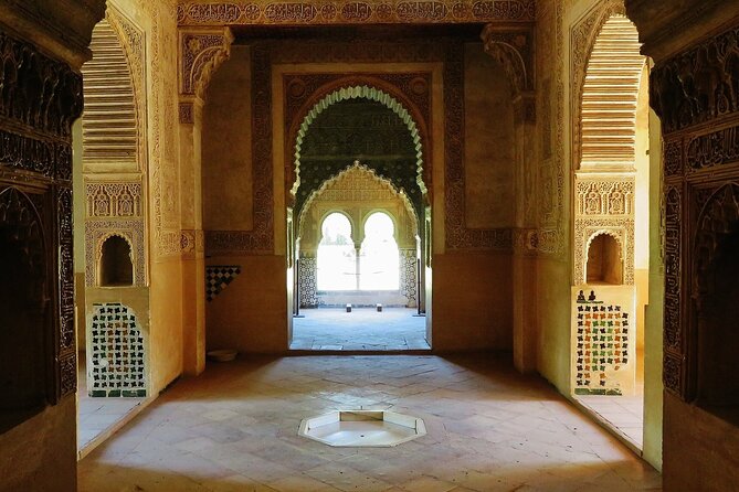 Alhambra and Nasrid Private Walking Tour with Food Tasting - All-Inclusive Entry and Expert Guidance
