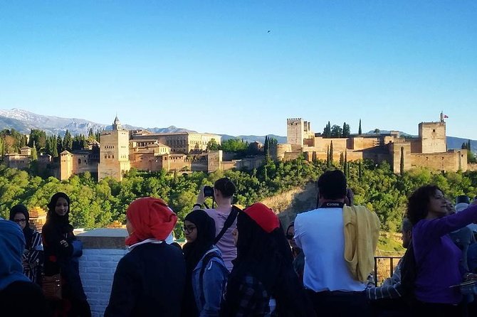 Alhambra &Charles Palace Guided Tour with Optional Nasrid Palaces - Exploring the Alhambra and Morisco Heritage
