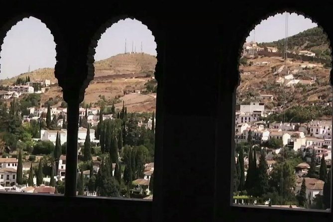 Alhambra &Charles Palace Guided Tour with Optional Nasrid Palaces - Logistics: Meeting Points and Transfers