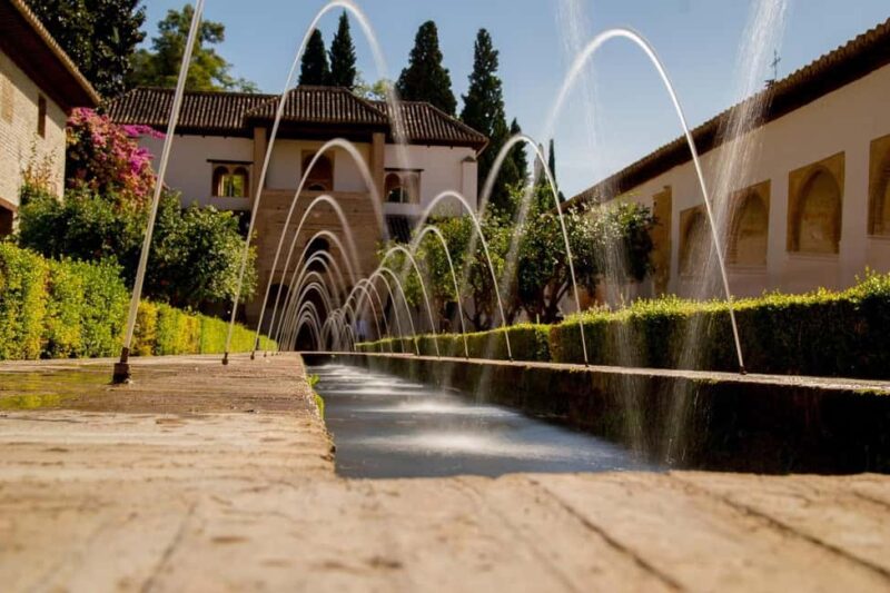 Alhambra: complete private tour with official tour guide and tickets - Logistics and Practical Tips for the Tour