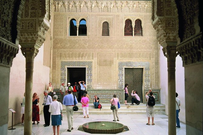 Alhambra Complete: Ticket Skip-the-Line Nasrid Palace and Generalife with Guide - Starting at the Heart of Granada: Meeting Near Hotel Guadalupe